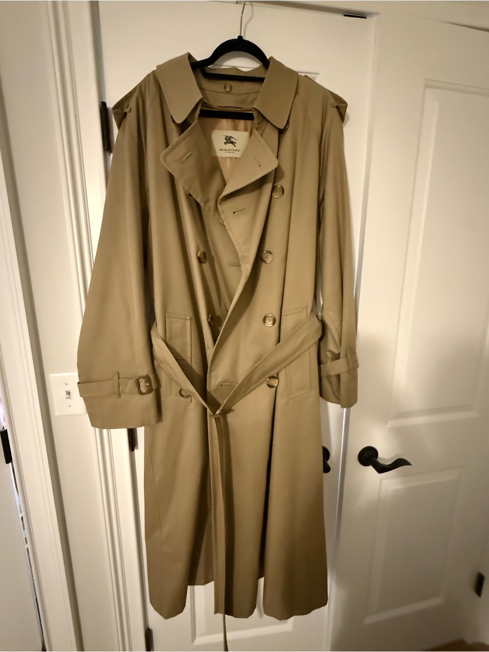 Burberry Men’s Beige Double-Breasted Trench Coat. NWOT